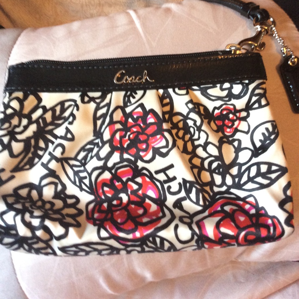 Wristlet Coach Poppy style